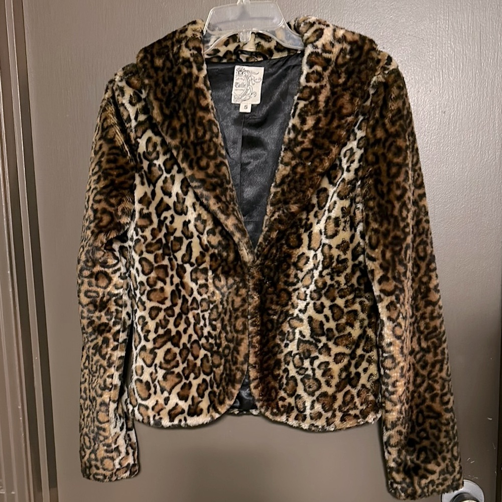 Tulle Leopard Print Faux Fur Jacket, elegance and warmth to handle the chill